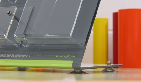 Standdisplaysystem mit Saugn�pfen, beispielsweise f�r Verkaufstresen von Servicestellen (agilis)